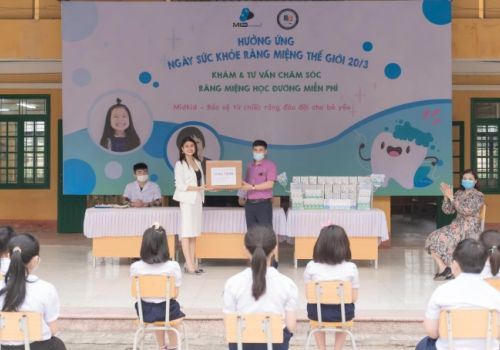 Xịt Midkid đồng hành cùng học sinh chăm sóc răng miệng