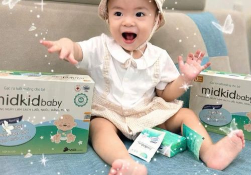 4 LÝ DO BA MẸ NÊN VỆ SINH MIỆNG CHO BÉ KỂ CẢ KHI BÉ CHƯA CÓ RĂNG